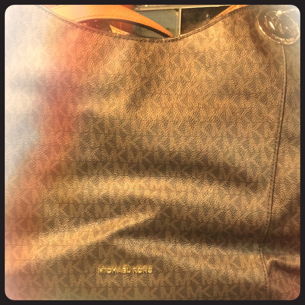 A Michael Kors purse, in great condition.